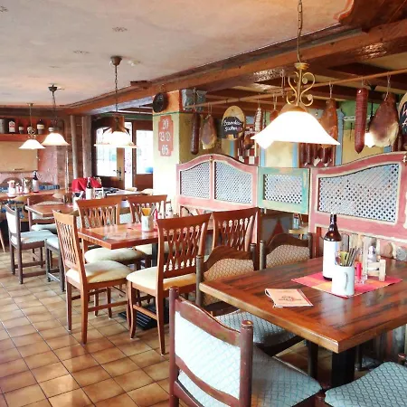 Hotel Beim Haxenwirt 2*