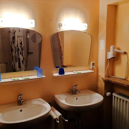 Hotel Beim Haxenwirt 2*