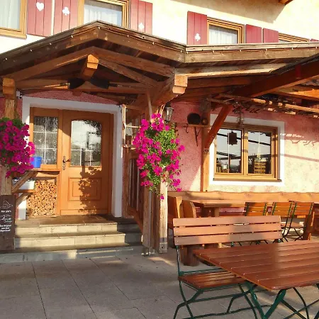 Otel Beim Haxenwirt