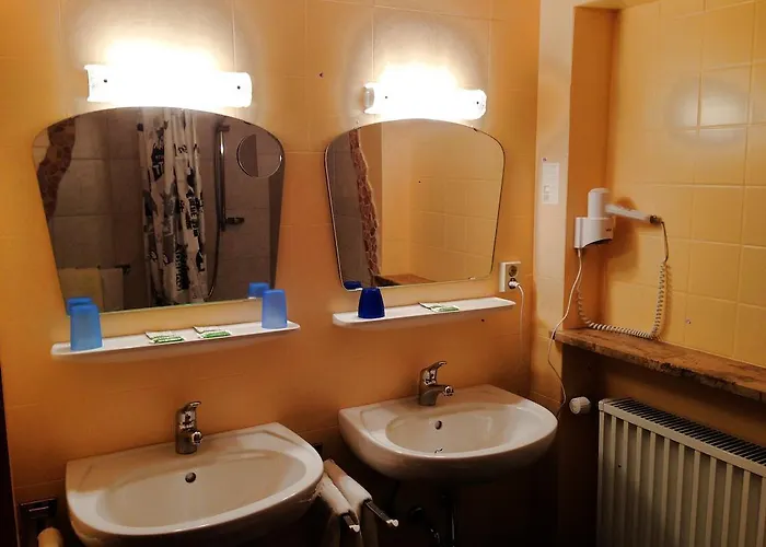 Hotel Beim Haxenwirt 2*